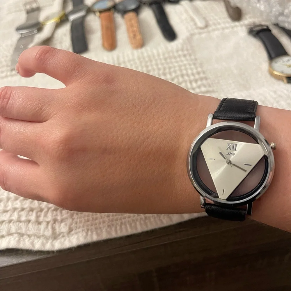 Modern Classy Watch Bundle (NEEDS BATTERY CHANGE)